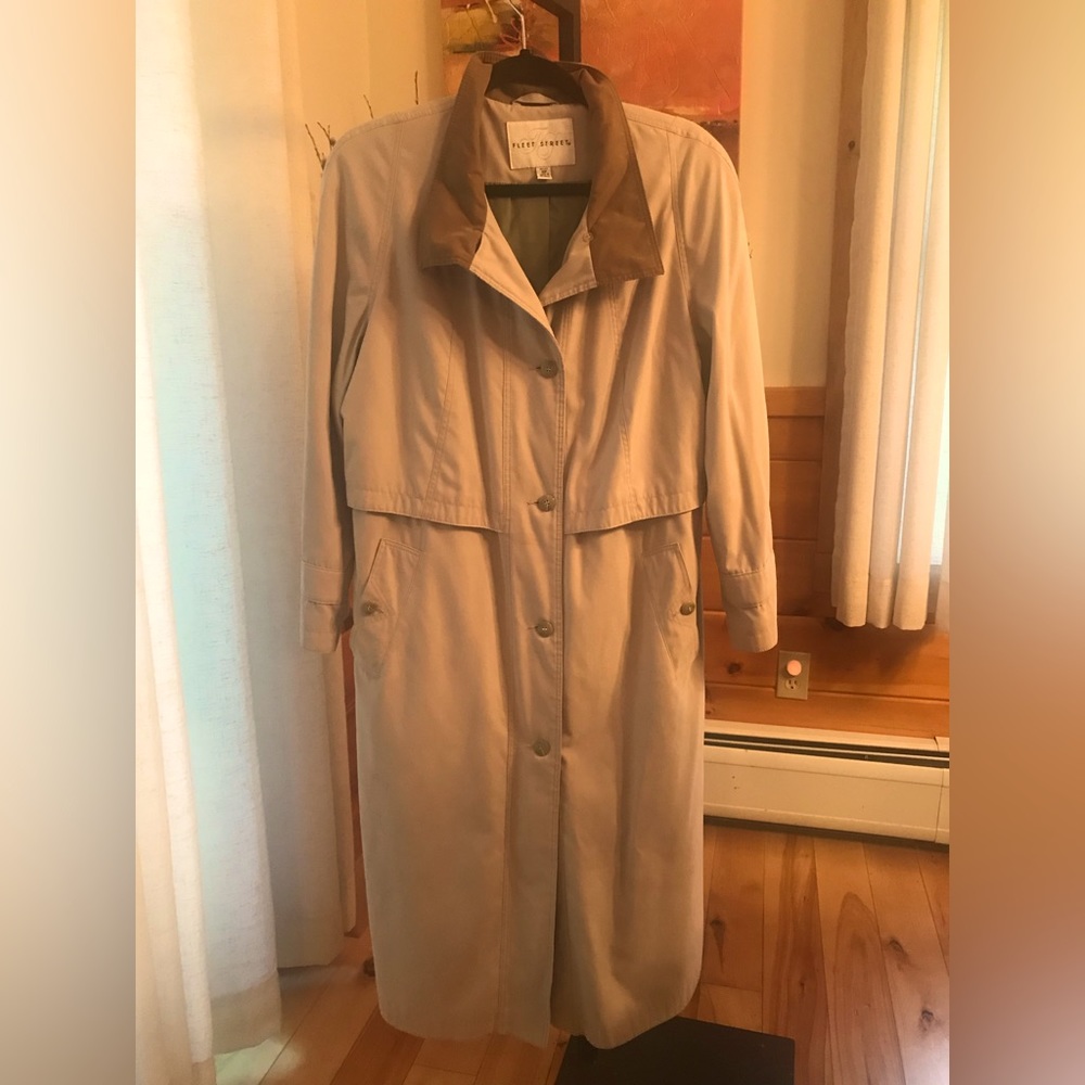 Fleet Street raincoat. Size 10P. Tan and brown. Swing style. Vintage.